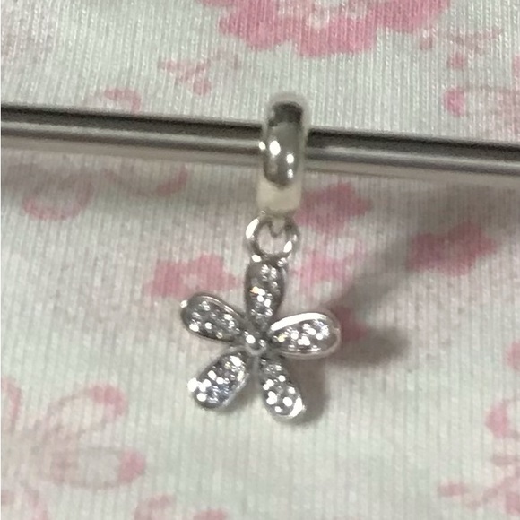 Pandora dazzling daisy dangle charm - Picture 5 of 5